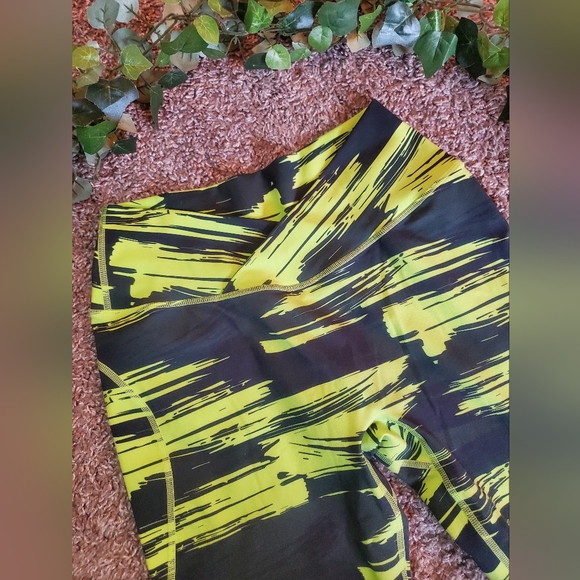 Alphalete Keyhole Set - Picture 11 of 12